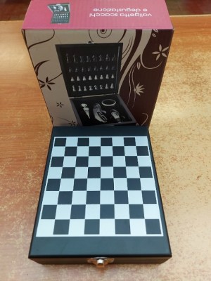 set-vino-e-scacchi-2-1712420880